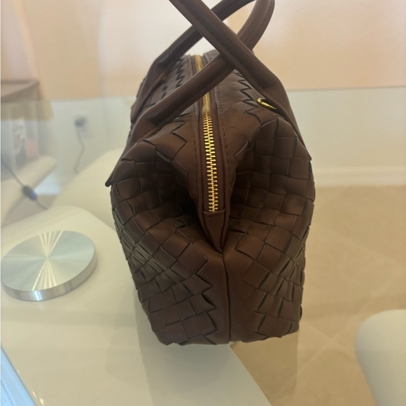 Elegant Brown Woven Vegan Handbag - Picture 3 of 7